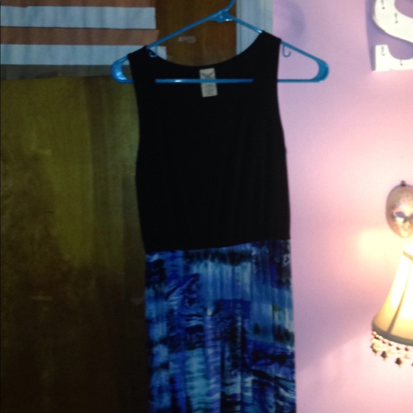Black and blue sundress - Picture 2 of 4